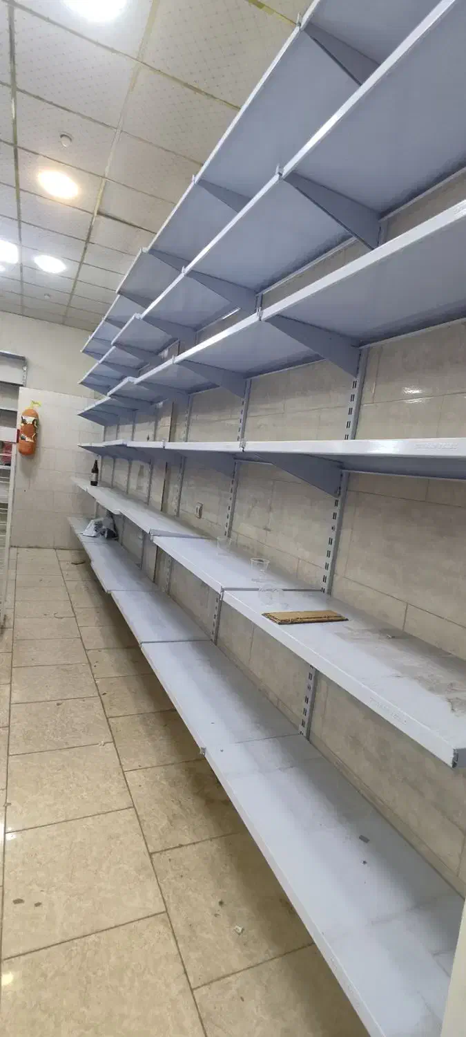 قفسه فلزی در حد نو تمام سفید|فروشگاه و مغازه|قم, باغ شریفی|دیوار