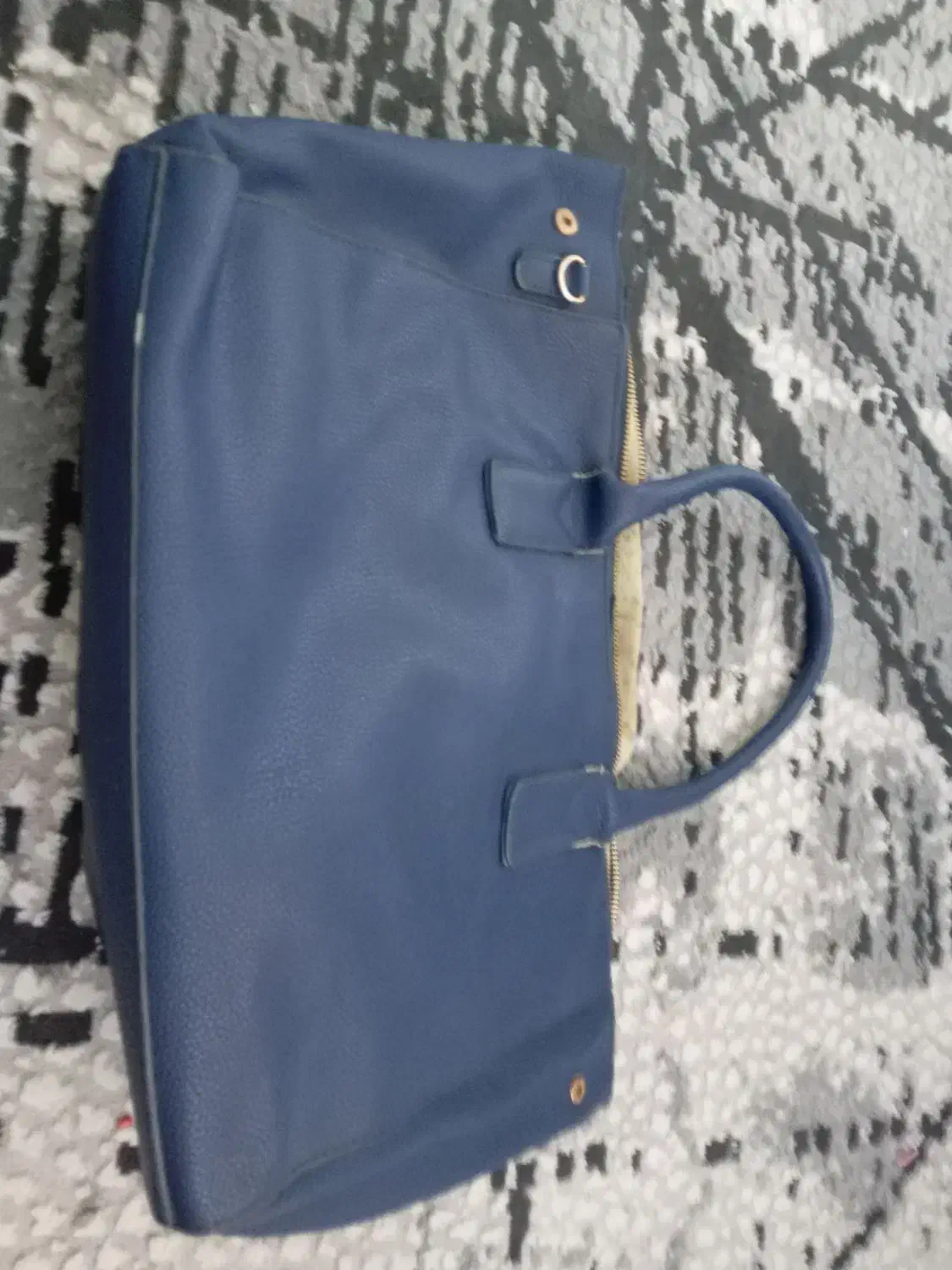 کیف دوشی|کیف، کفش، کمربند|پرند, فاز ۰|دیوار