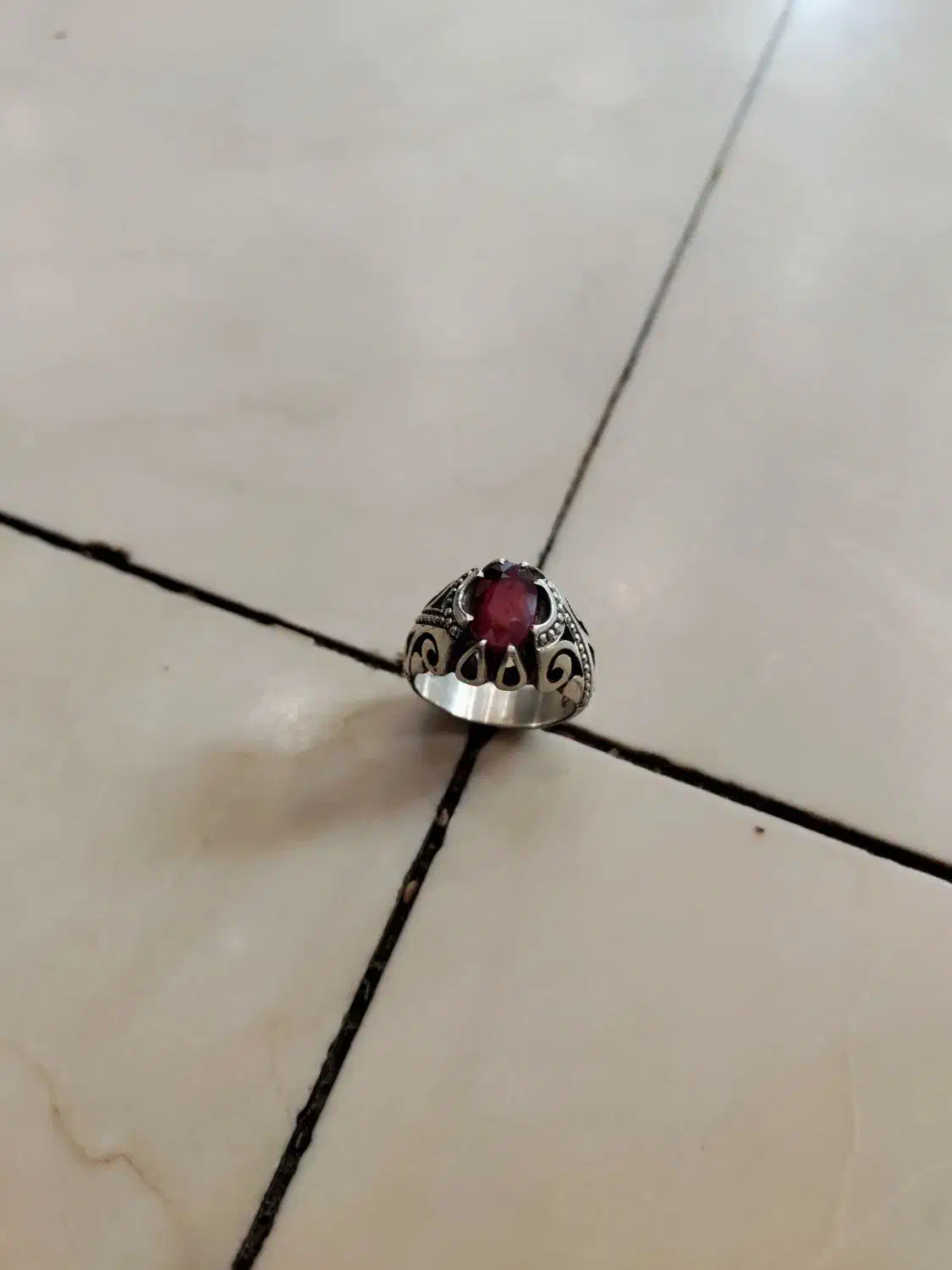 انگشتر یاقوت|جواهرات|قم, چهل درخت‎|دیوار