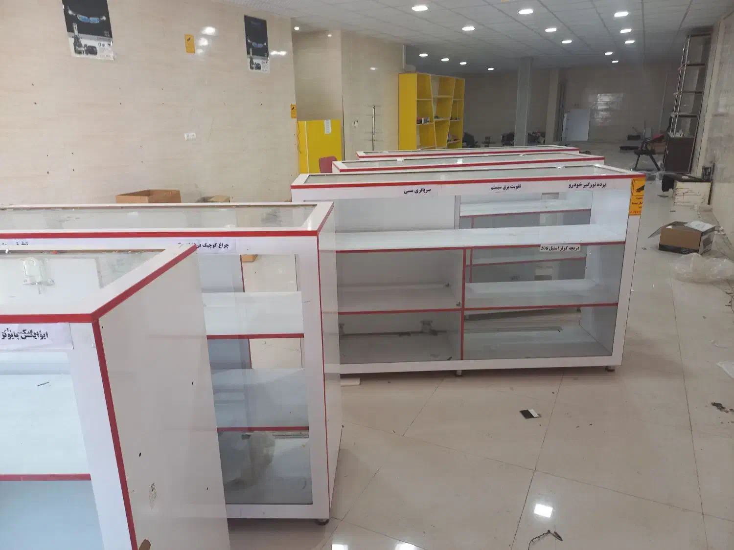 ویترین شیشه ای با ورق ایتالیایی|فروشگاه و مغازه|سیرجان, |دیوار