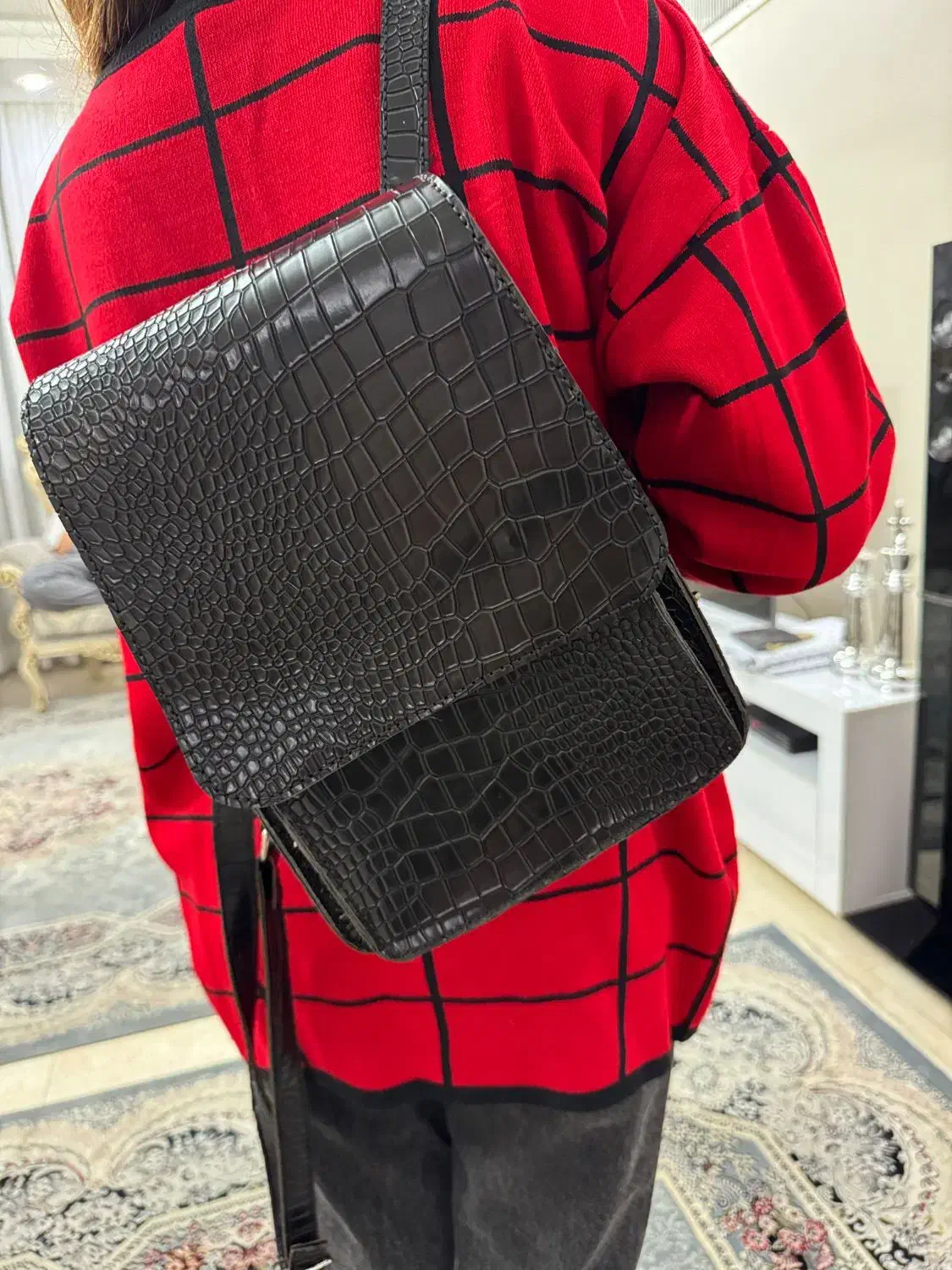 کوله چرم|کیف، کفش، کمربند|اصفهان, شیخ اشراق|دیوار