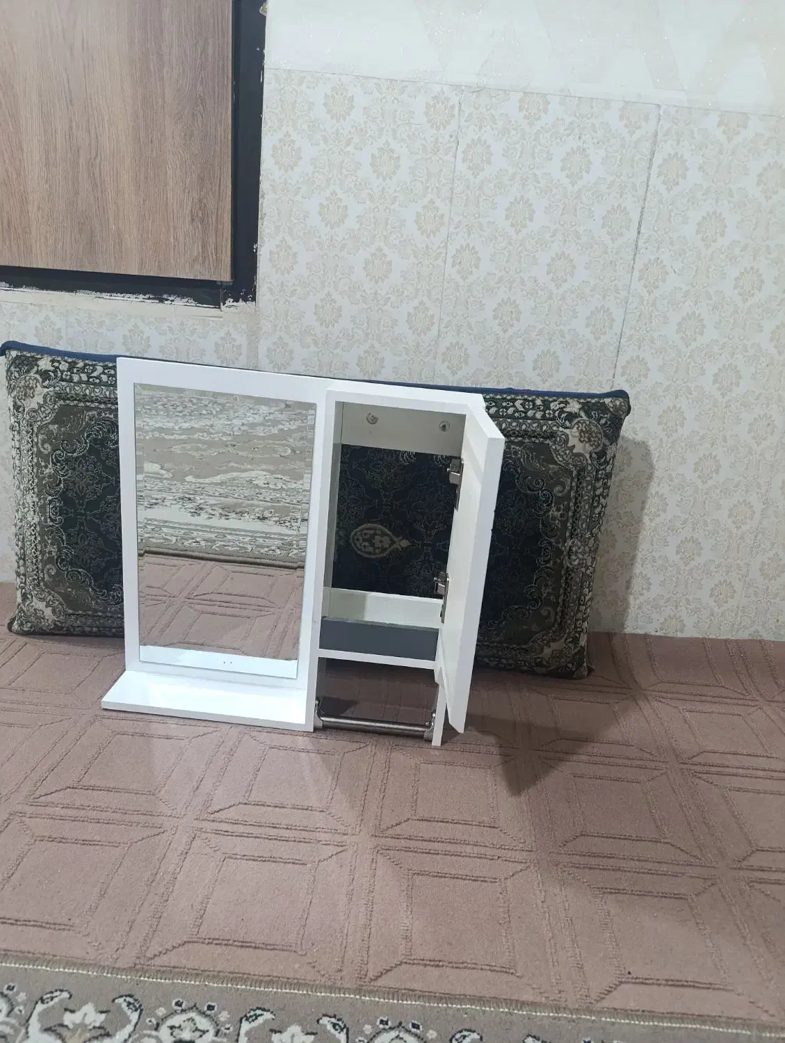 شلف آیینه|کتابخانه، شلف، قفسه‌های دیواری|مشهد, خواجه ربیع|دیوار