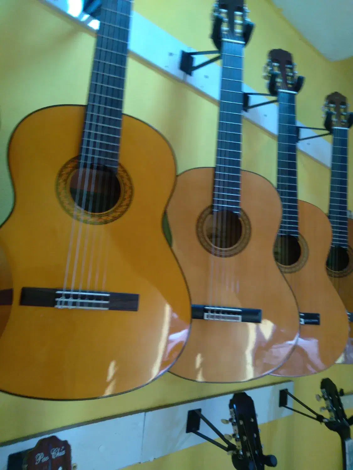 گیتار یاماها اریا c70اسینسبا کیس و دفتر نت پیک|گیتار، بیس، امپلیفایر|رشت, معلم|دیوار