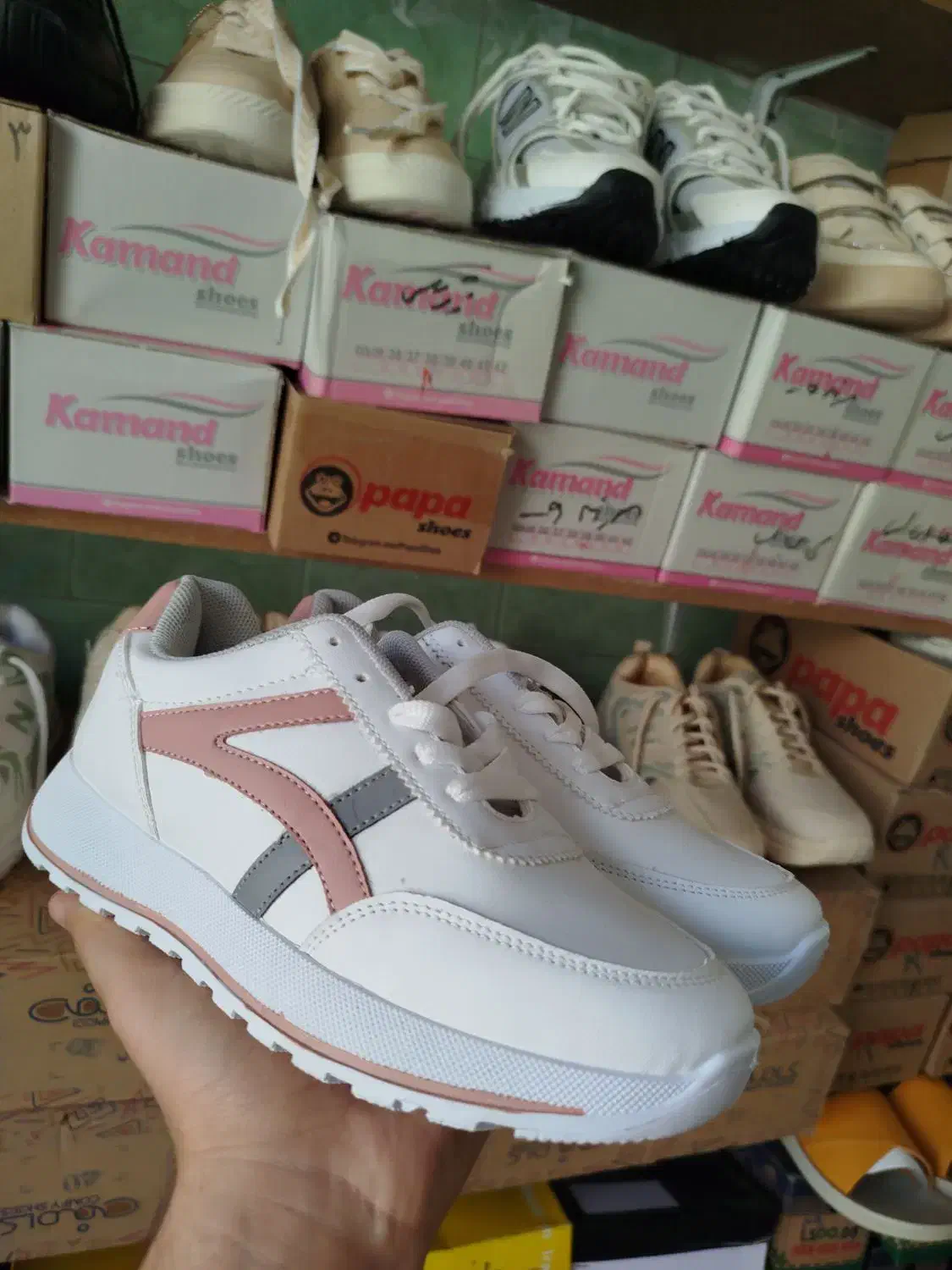 کفش دخترونه و پسرونه ایوان جانبازان|کیف، کفش، کمربند|ایوان, |دیوار