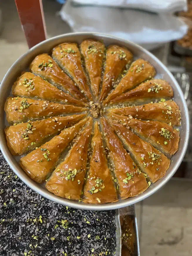 کارگر ساده در تولیدی باقلوا ترجیحا خاانوم|استخدام خدمات فروشگاه و رستوران|تبریز, |دیوار