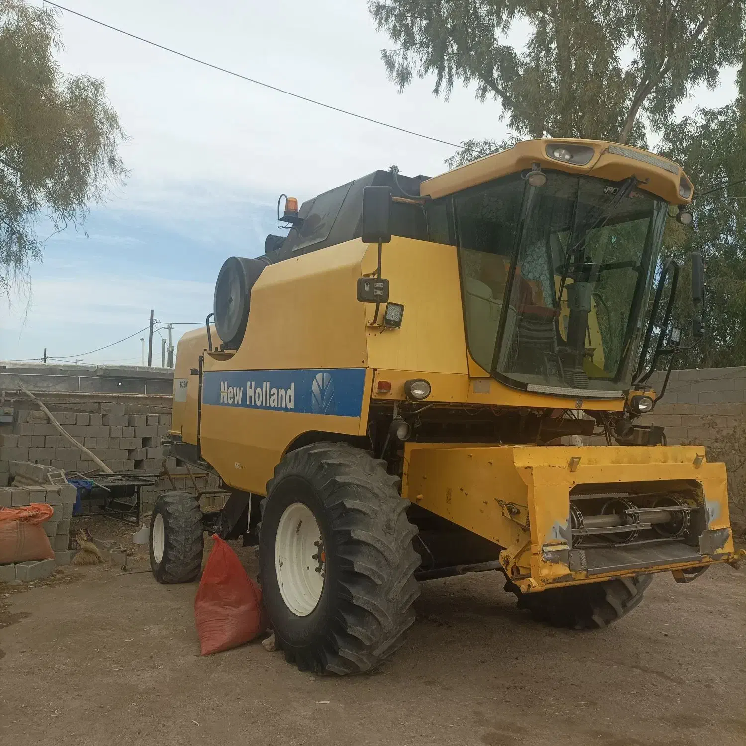 کمباین نیوهلند 2011|خودرو سنگین|شیراز, دروازه قران|دیوار