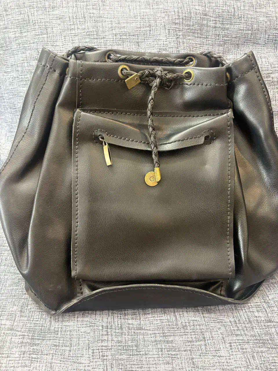 کوله پشتی چرم مصنوعی|کیف، کفش، کمربند|اصفهان, هزارجریب|دیوار