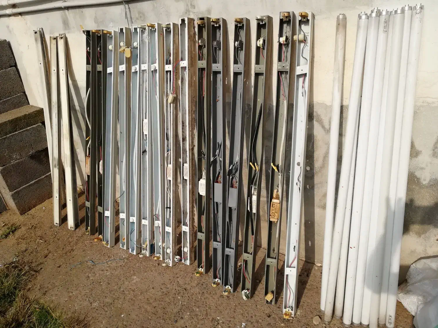 فروش قاب مهتابی در خرده فروشی|لامپ و چراغ|کوچصفهان, |دیوار