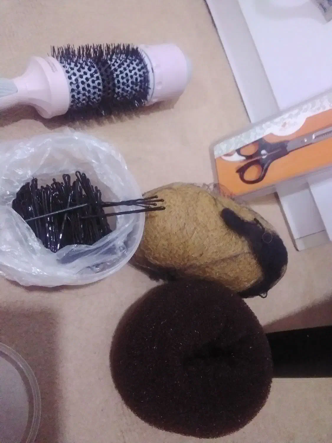 چندتا وسیله مخصوص شنیون همه نونو|آرایشی، بهداشتی، درمانی|شیراز, ماه فیروزان|دیوار