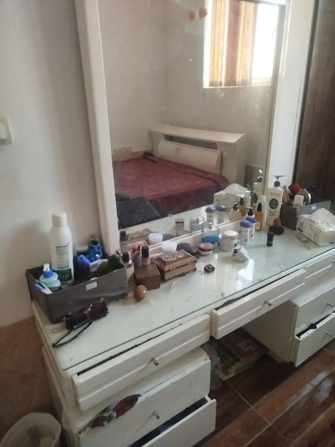 فروش فوری تخت خواب و میز دراور|تخت و سرویس خواب|صدرا-فارس, فاز ۲|دیوار