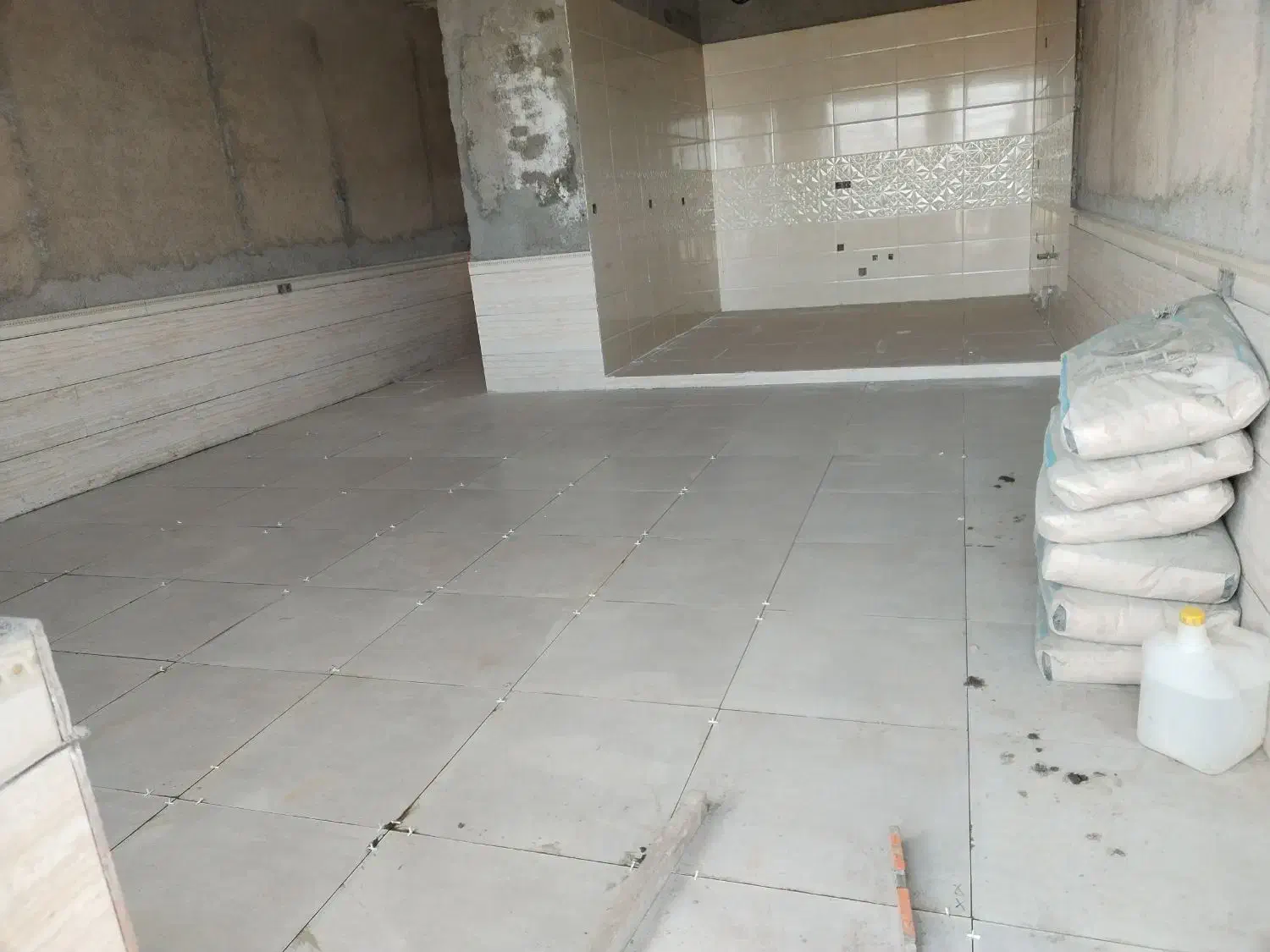 استا بنا دیوار چین با سرامیک پایین‌ترین قیمت|خدمات پیشه و مهارت|زرند, |دیوار