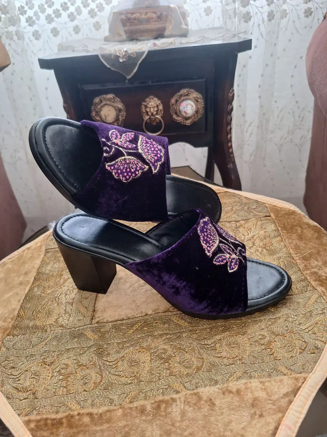 صندل|کیف، کفش، کمربند|لردگان, |دیوار