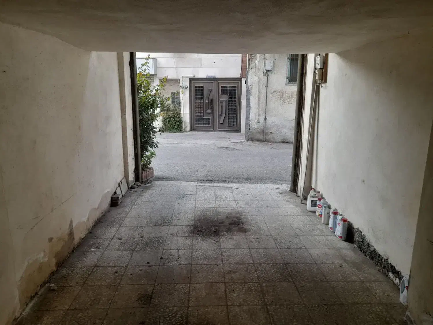 رهن واجاره مغازه|اجارهٔ مغازه و غرفه|لاهیجان, کاروانسرابر|دیوار