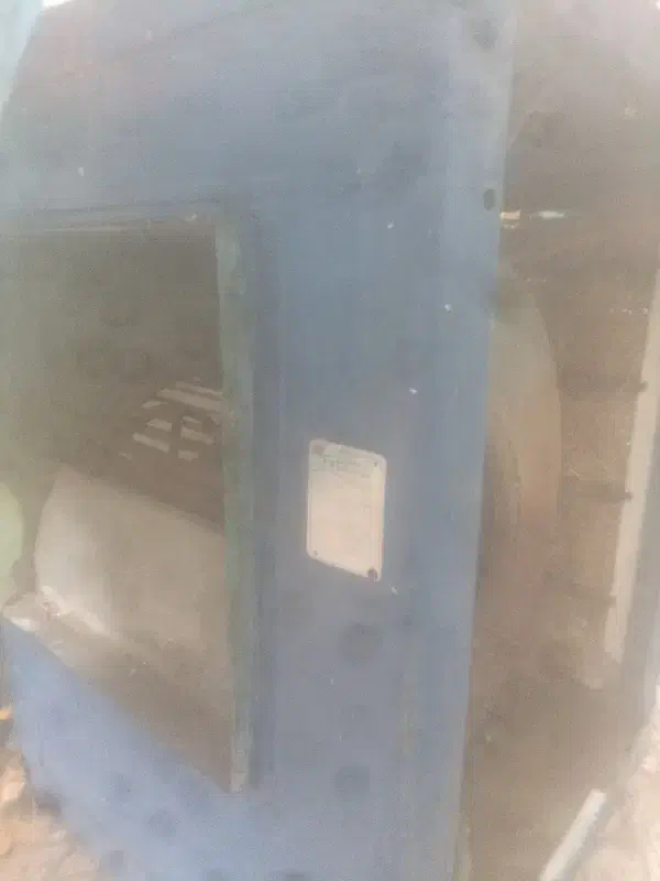 کولور|کولر آبی|تربت‌حیدریه, میدان مرکزی|دیوار