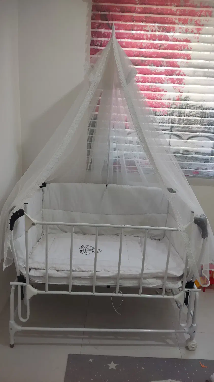 تخت کنار مادر|تخت و صندلی بچه|قائم‌شهر, |دیوار