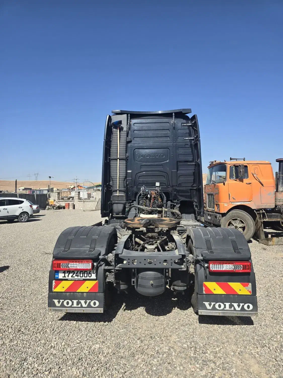 کشنده|خودرو سنگین|میانه, |دیوار