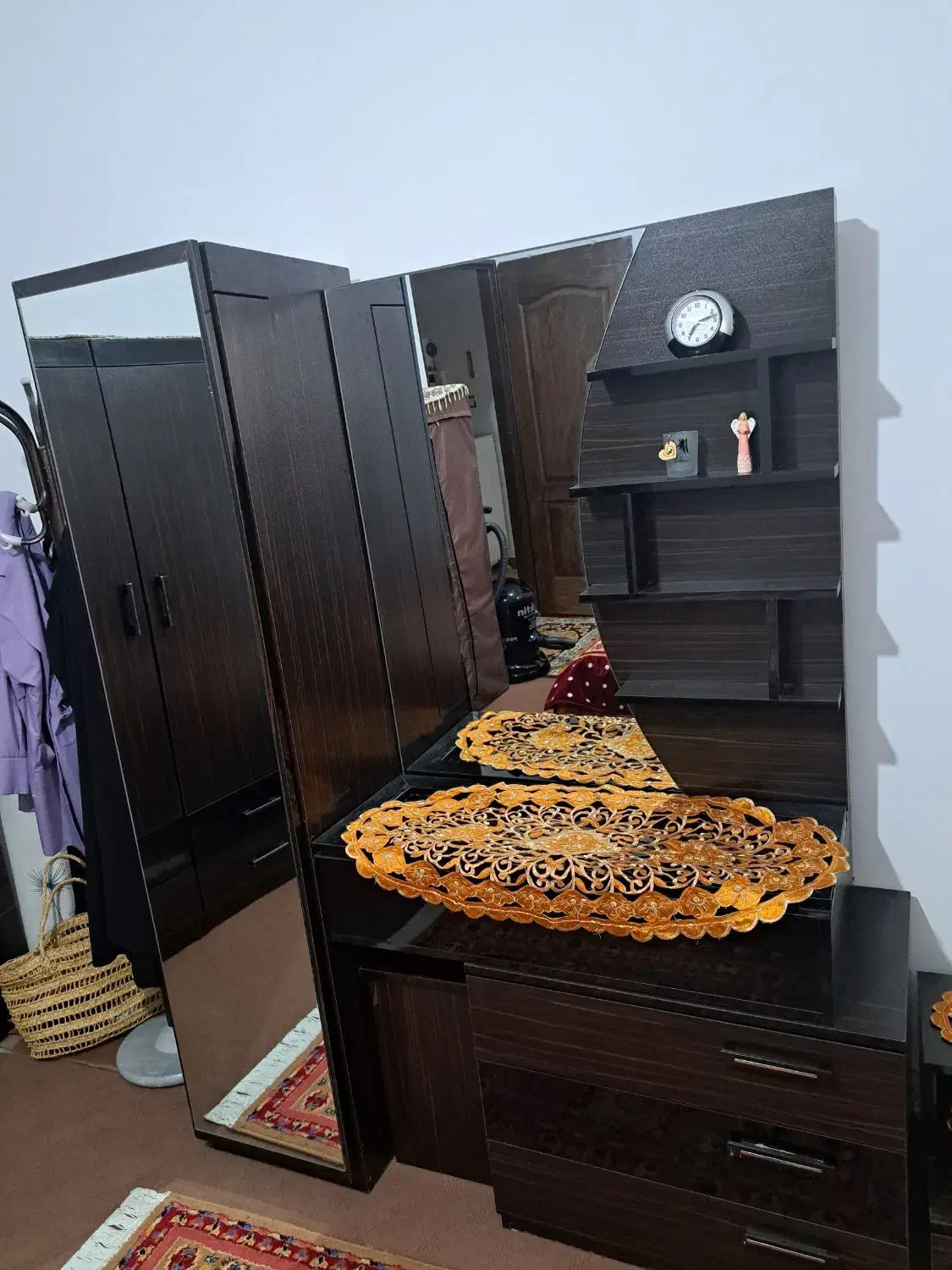 سرویس خواب|تخت و سرویس خواب|اصفهان, باغ دریاچه|دیوار
