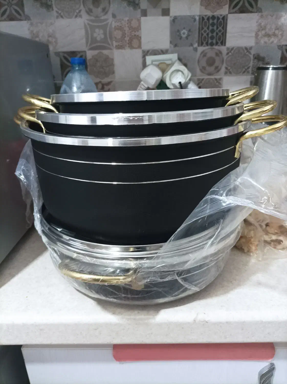 قابلمه ۴تیکه بزرگ نو نو نو|ظروف پخت‌وپز|شیراز, قلعه نو|دیوار