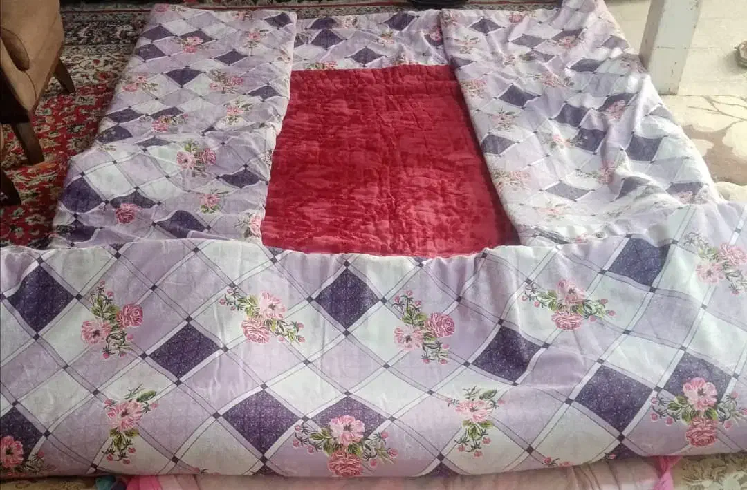 لحاف، تشک، پشتی|رختخواب، بالش، پتو|برخوار, |دیوار