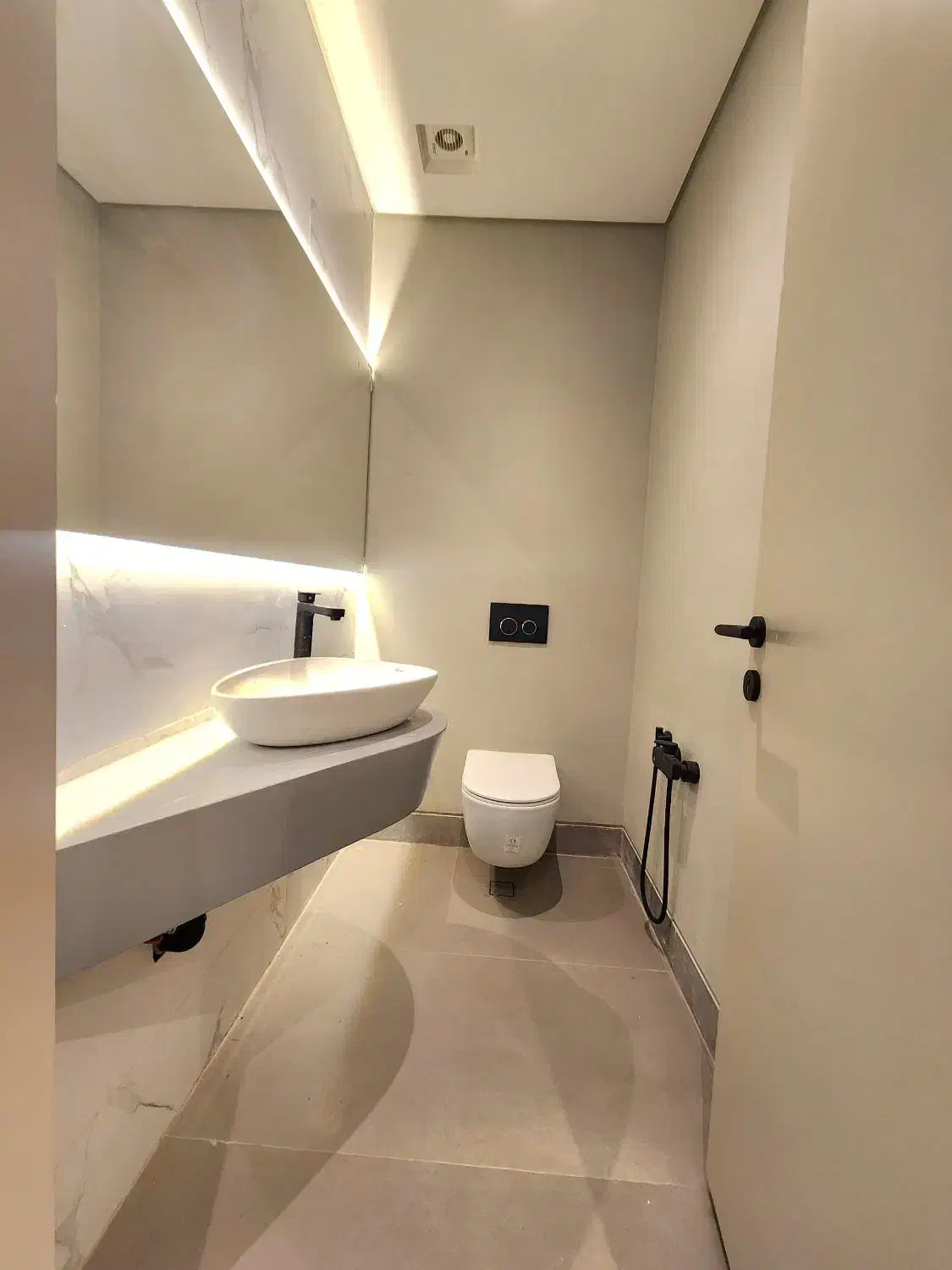 اپارتمان ۱۷۰متر نوساز مدرن و ۲ پارکینگ