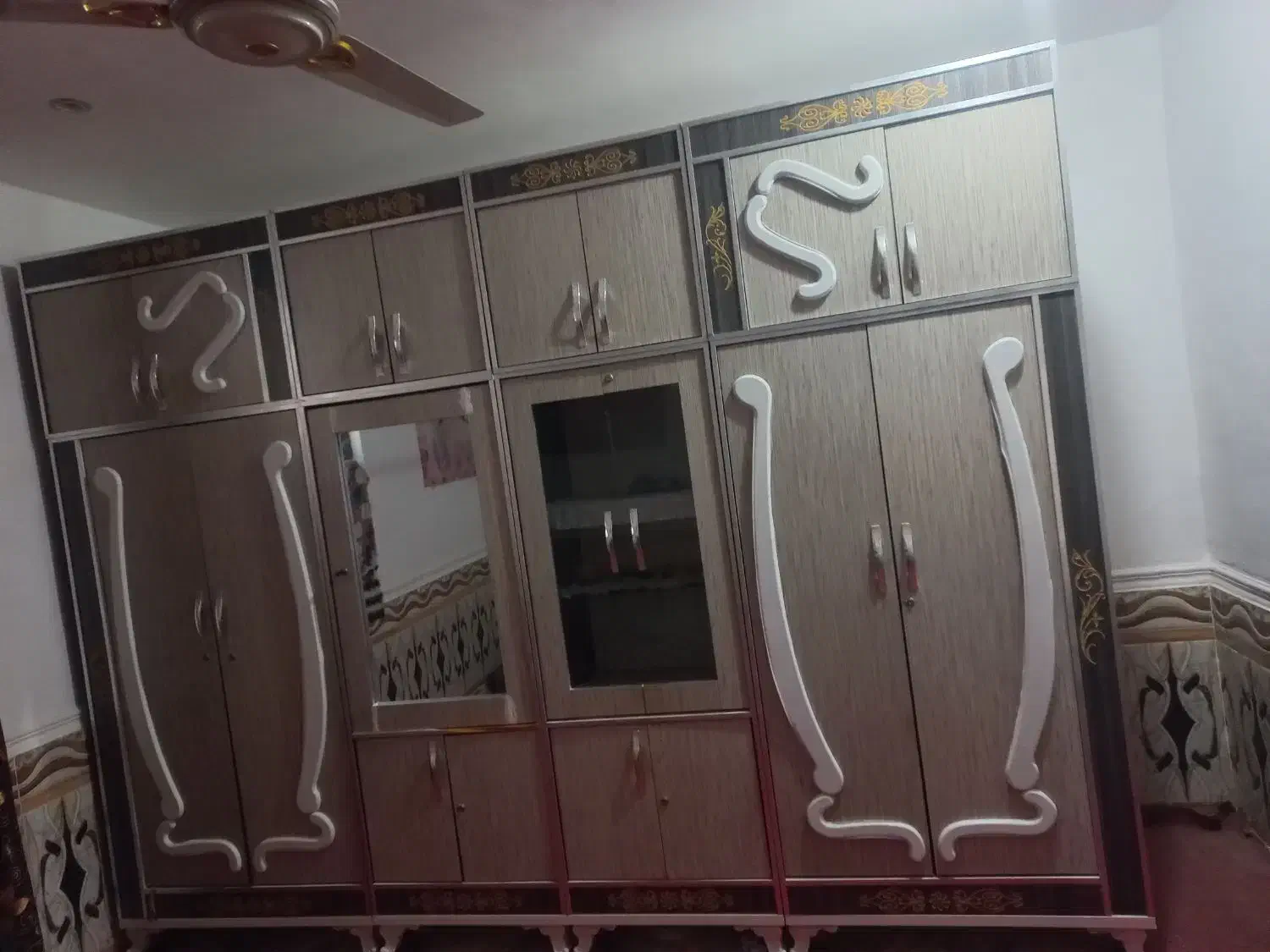 سلام کمد ۴متر بلندی ۲مترو۸۰سانت|جاکفشی، کمد، دراور|شادگان, |دیوار