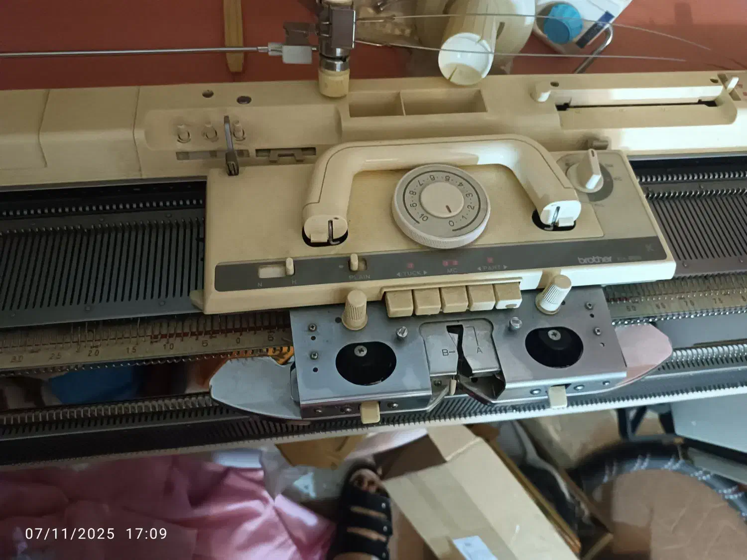 دستگاه بافت برادر|چرخ خیاطی و ریسندگی|ورامین, شهرک فجر|دیوار