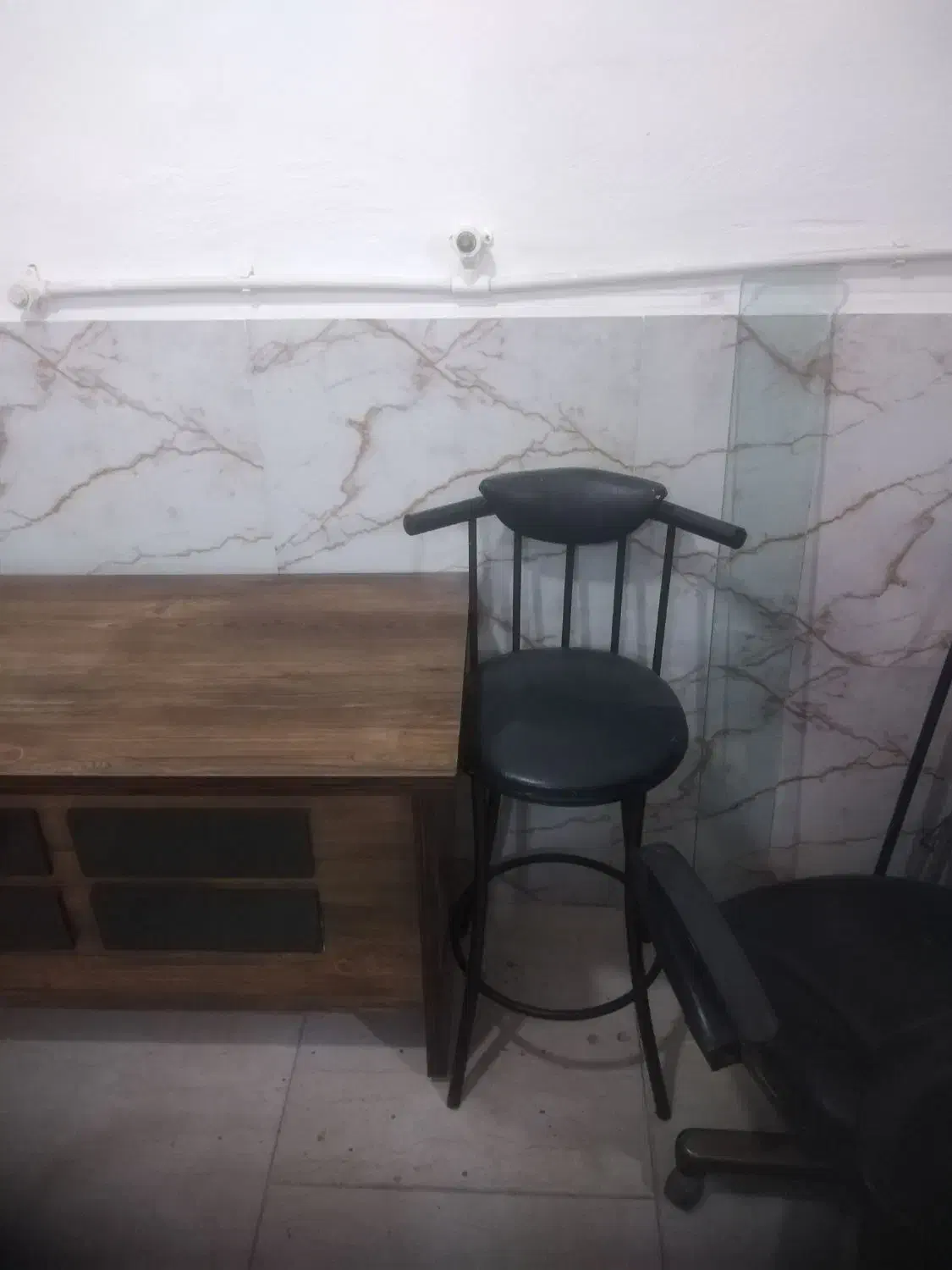 صندلی پایه بلند|صندلی و نیمکت|گرگان, |دیوار