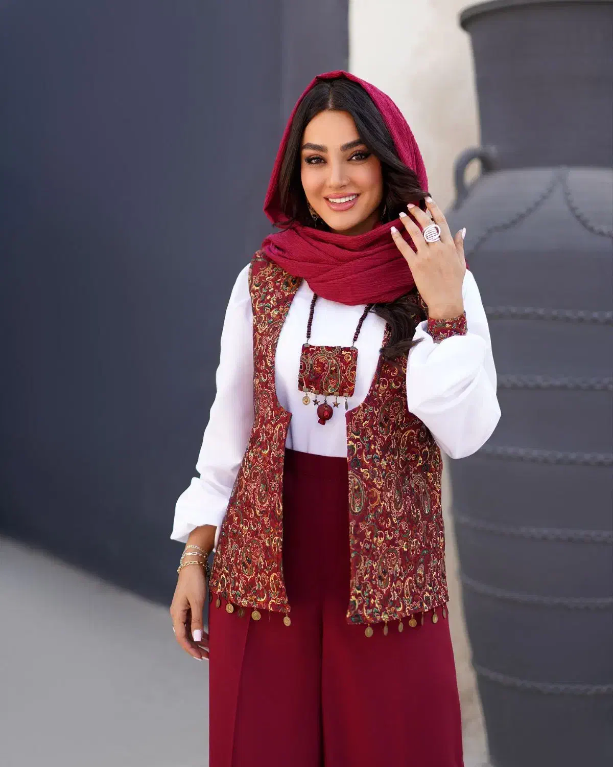 کالکشن یلدا|لباس|رباط‌کریم, رباط‌کریم|دیوار