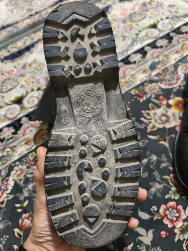 پوتین سربازی|کیف، کفش، کمربند|فردیس, نسترن غربی|دیوار