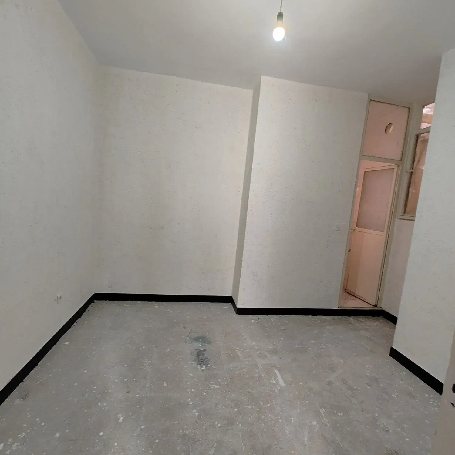 آپارتمان یک‌خواب ۵۵متری طبقه اول بازسازی شده