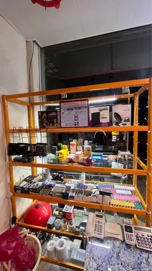 ویترین فلزی با شیشه در ابعاد استاندارد|فروشگاه و مغازه|کیاشهر, |دیوار