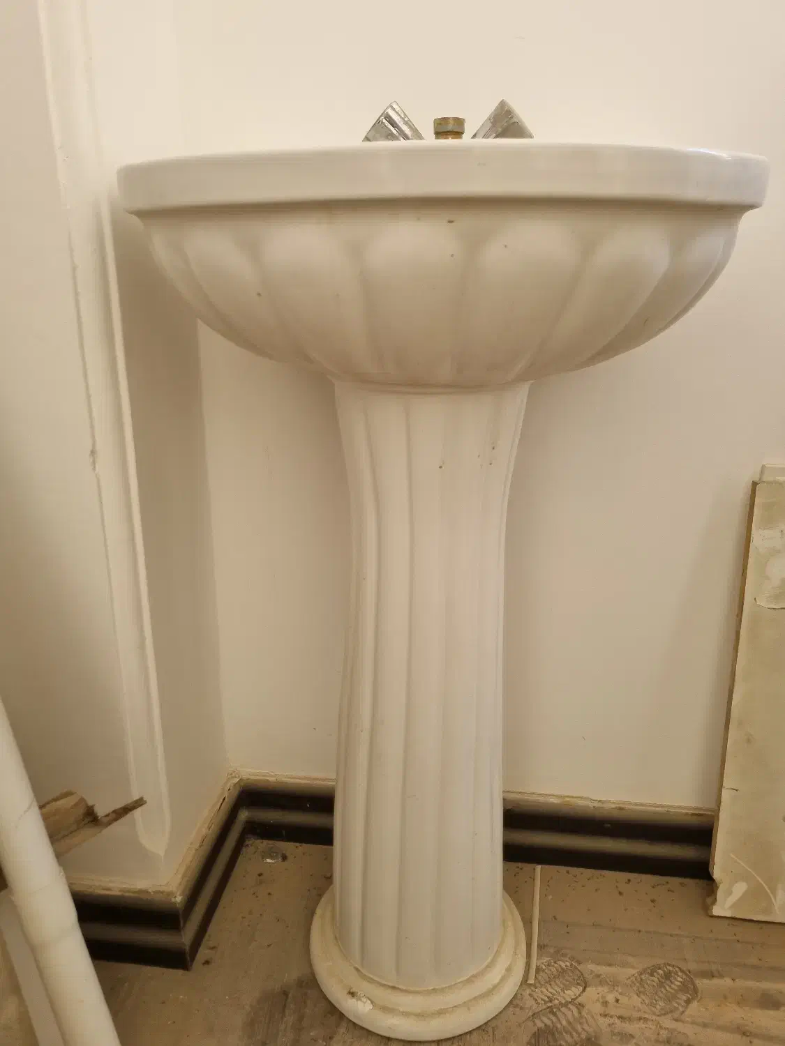 روشویی پایه دار و سنگ توالت ایرانی|لوازم سرویس بهداشتی|بندرعباس, |دیوار