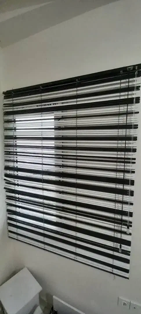 پرده  کرکره سفید مشکی|حراج|رشت, رشتیان|دیوار