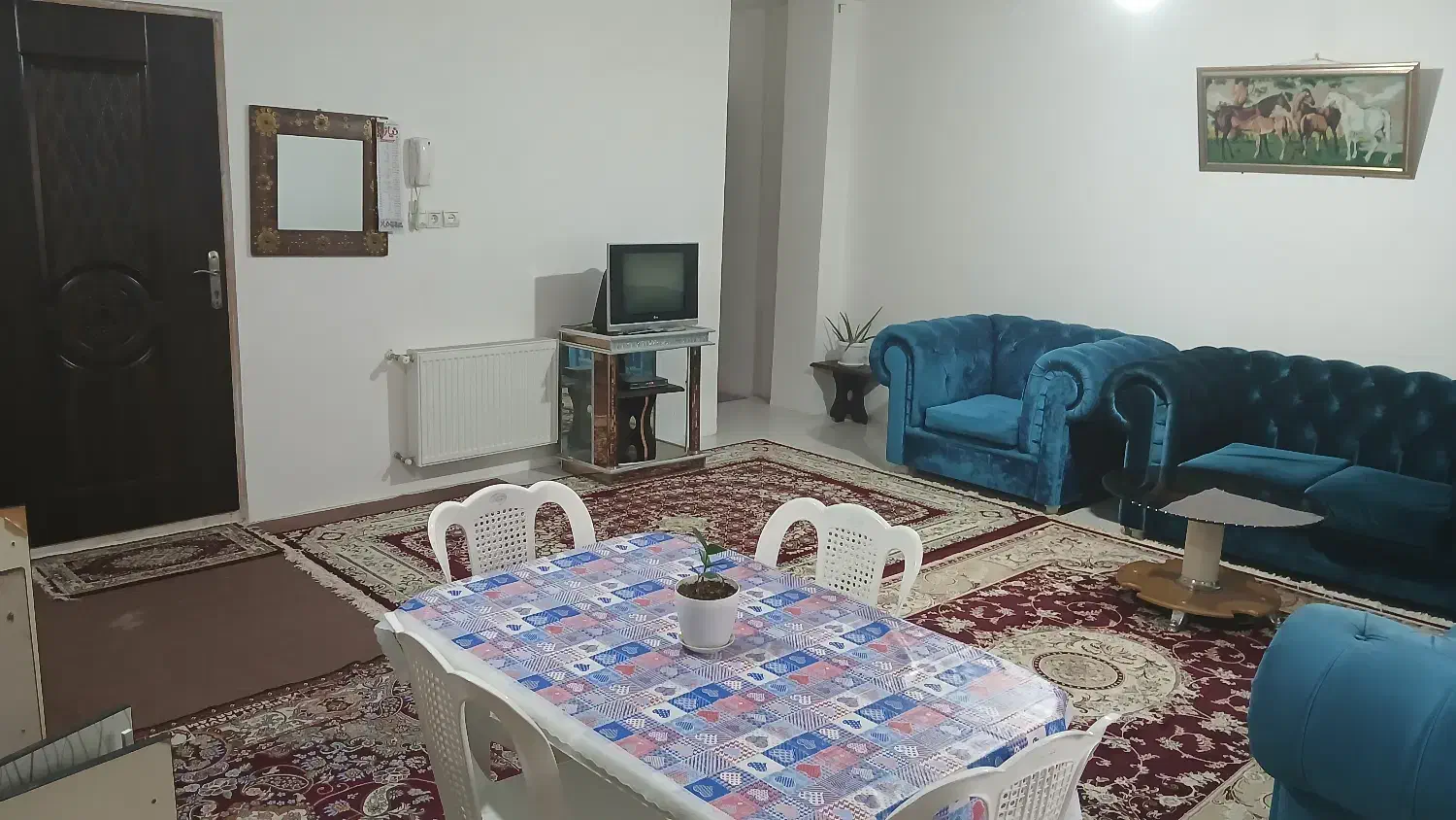 آپارتمان در طبقه اول برای مسافر|اجارهٔ کوتاه‌مدت آپارتمان و سوئیت|املش, |دیوار