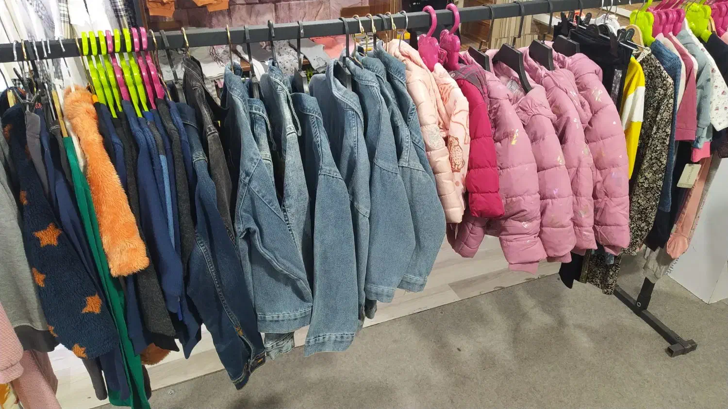 واگذاری تمامی اجناس مغازه بصورت عمده زیر قیمت|حراج|میانه, |دیوار