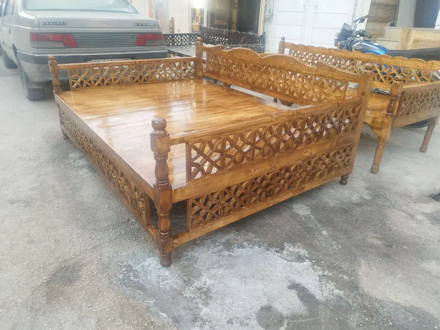 تخت سنتی چوب روس|مبلمان خانگی و میز عسلی|خرم‌آباد, |دیوار