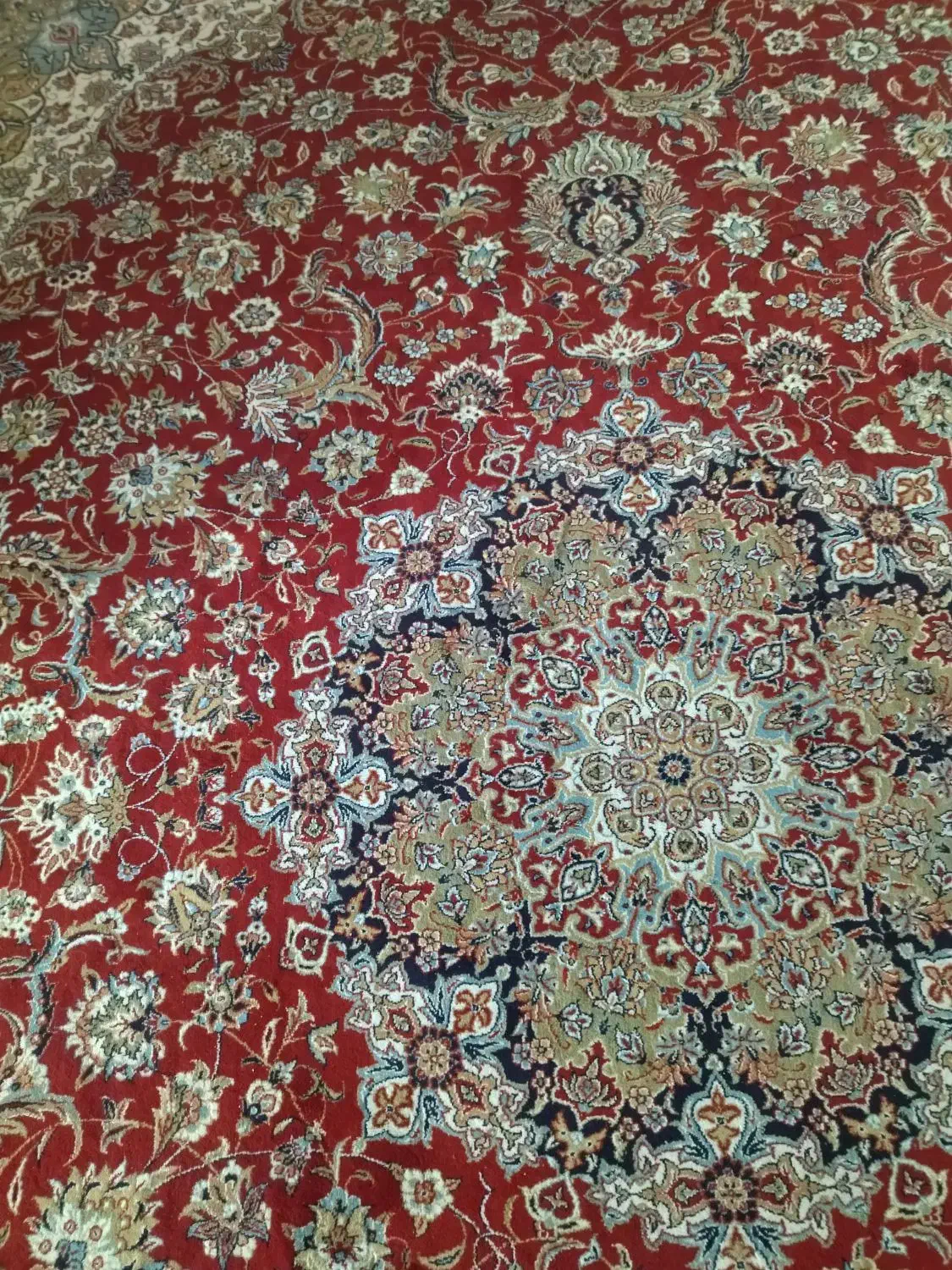 دوعدد فرش قرمز حرم|فرش|کاشمر, |دیوار