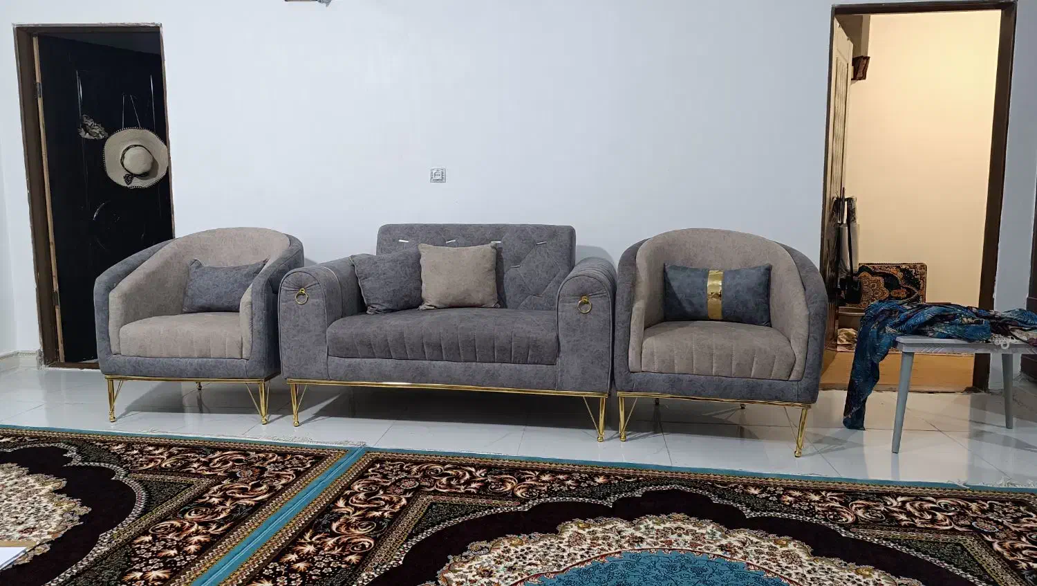 مبل ۷نفره پاناما همراه عسلی|مبلمان خانگی و میز عسلی|هشتگرد, هشتگرد قدیم|دیوار