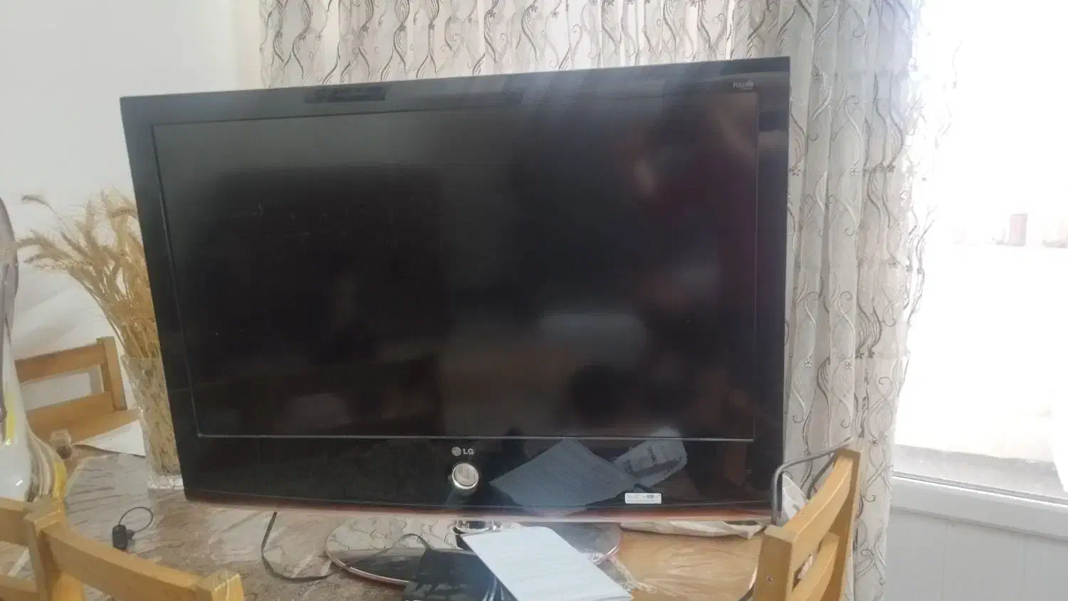 تلویزیون کار کرده|تلویزیون و پروژکتور|گلبهار, شهر جدید گلبهار|دیوار