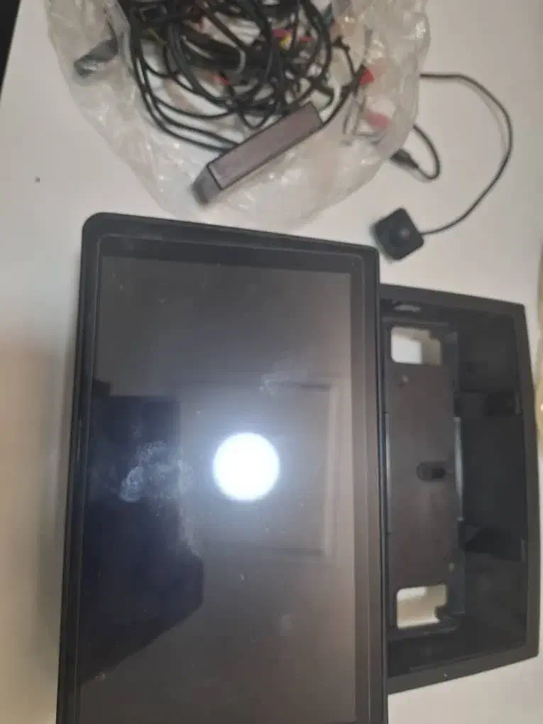 مانیتور ۱۱ اینج و دوربین عقب|قطعات یدکی و لوازم جانبی|آبادان, |دیوار