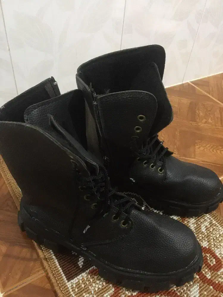 پوتین ونیم بوت خوشکل ولی همینهامونده|کفش و لباس بچه|آزادشهر, |دیوار