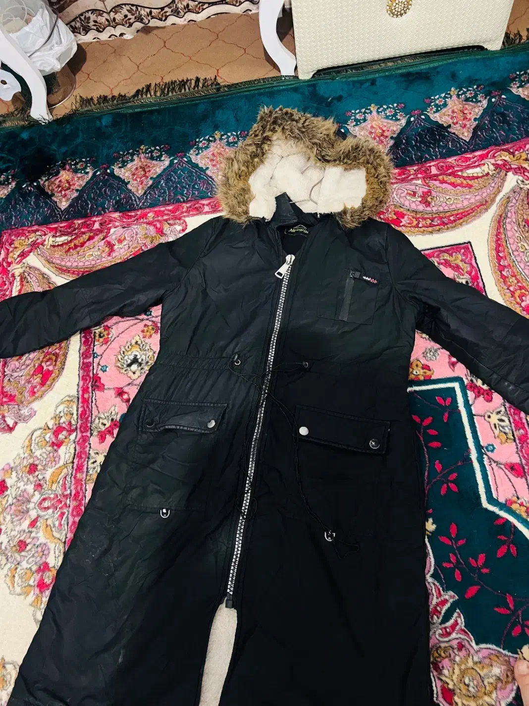 لباس ها همه زمستونی ومفت گفتم چون میخوام رد بشه|لباس|کاشمر, |دیوار