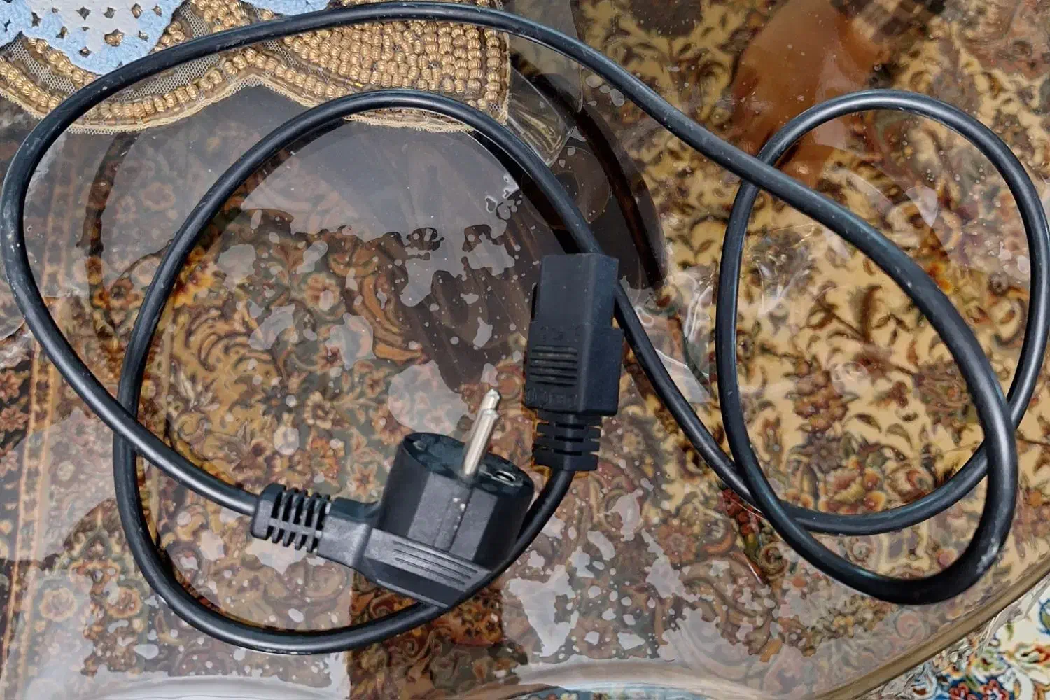 کابل برق کامپیوتر|قطعات و لوازم جانبی رایانه|رباط‌کریم, رباط‌کریم|دیوار