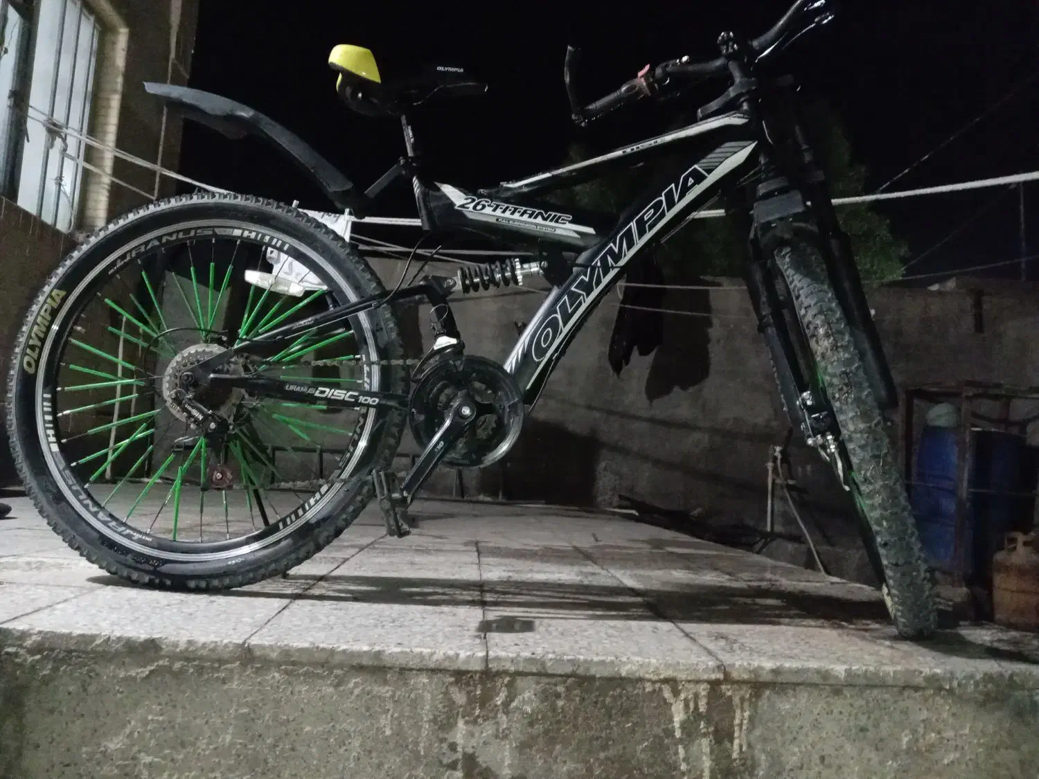 دو چرخه|دوچرخه، اسکیت، اسکوتر|بم, |دیوار