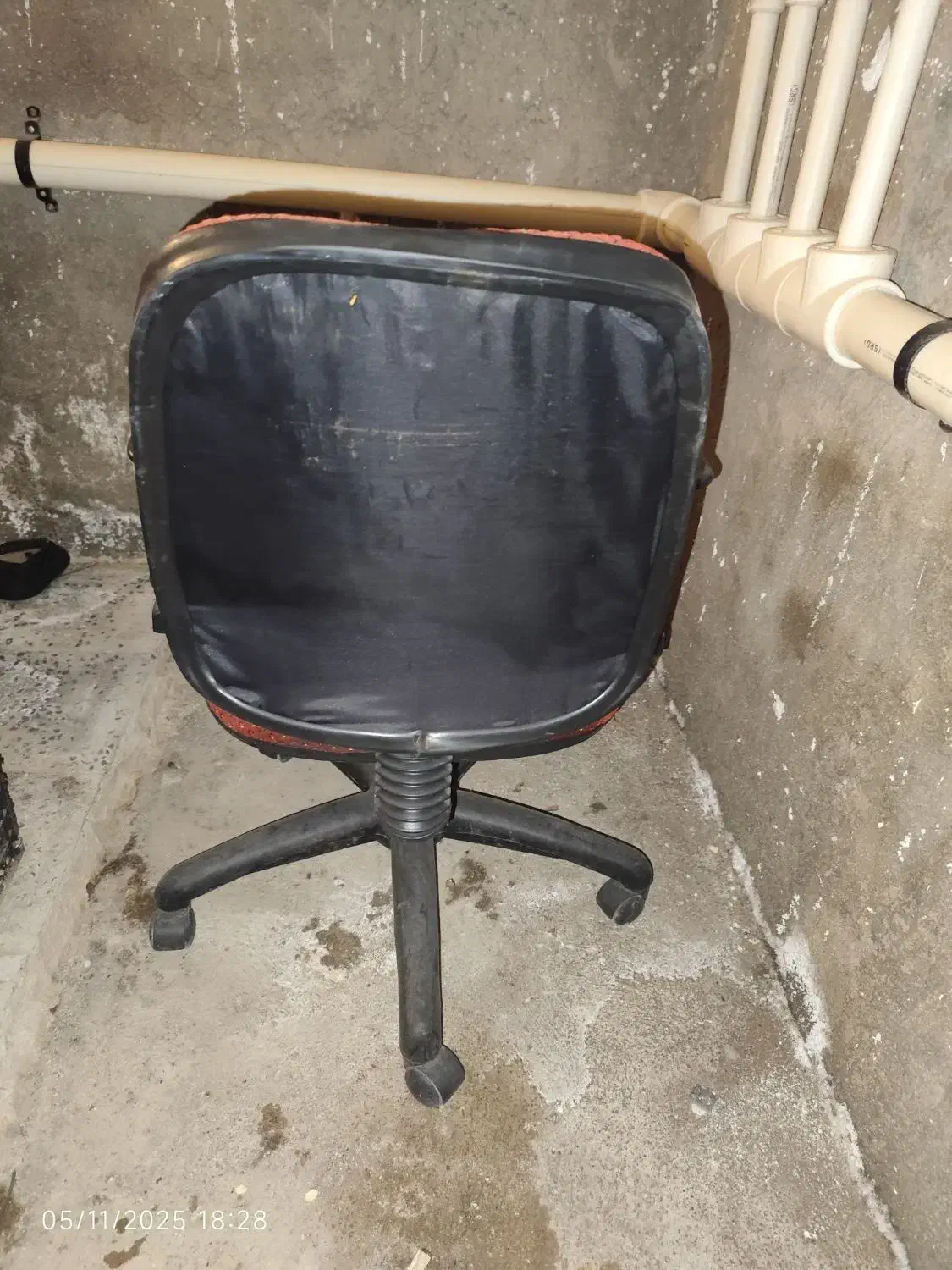 صندلی گردان سالم همراه با میز کامپیوتر|صندلی و نیمکت|محمدیه-قزوین, |دیوار