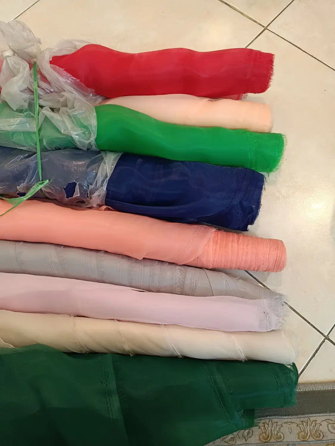 پارچه رنگی|لوازم خیاطی و بافتنی|تهران, صاحب الزمان|دیوار