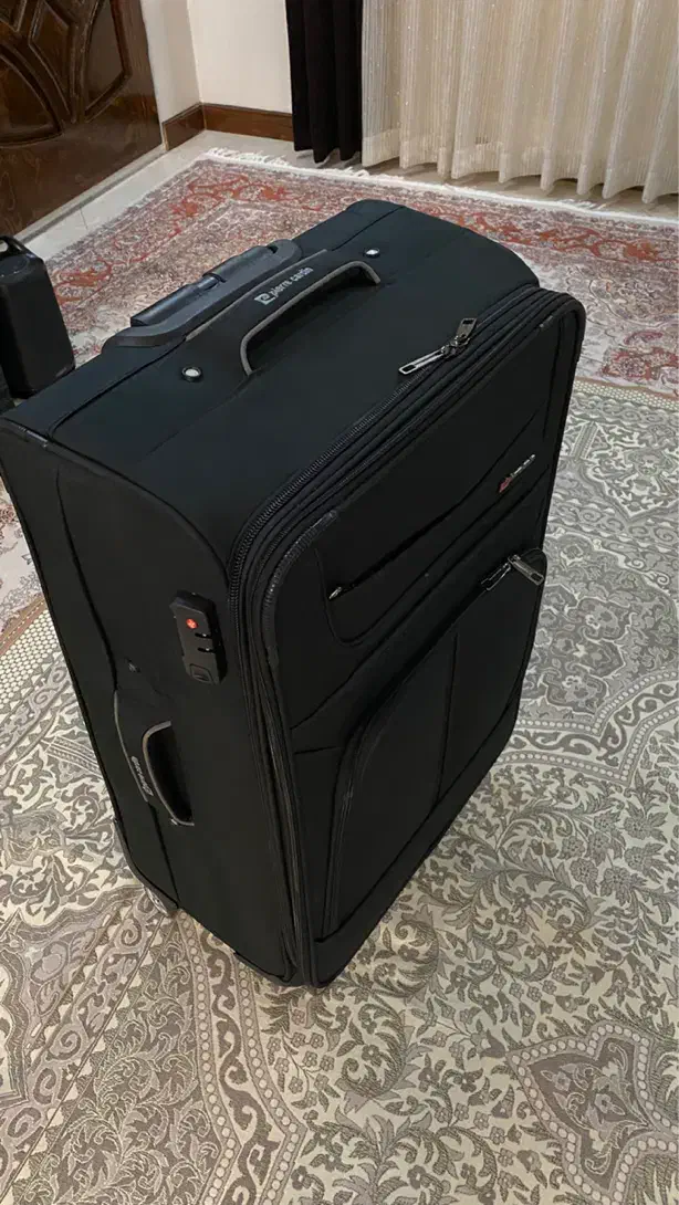 چمدان مسافرتی سایز بزرگ|کیف، کفش، کمربند|اندیشه, اندیشه فاز ۳|دیوار