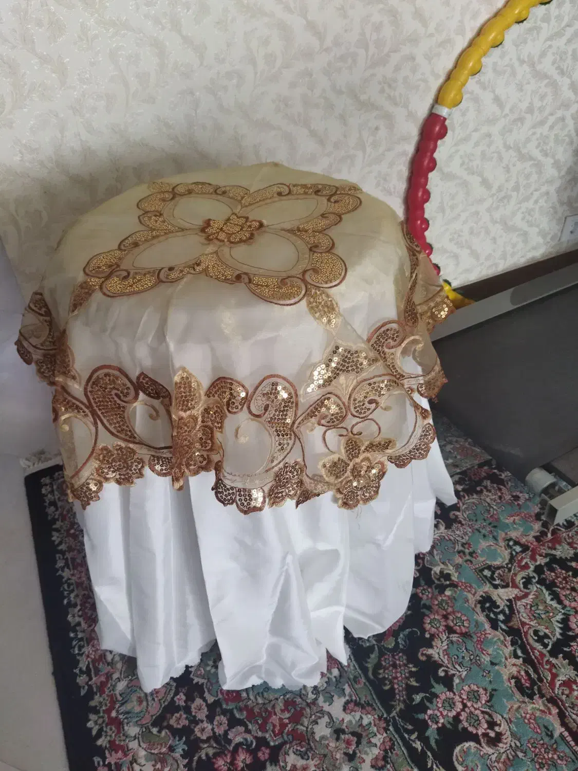 میز خاطره درحد نو|میز و صندلی غذاخوری|گلبهار, شهر جدید گلبهار|دیوار