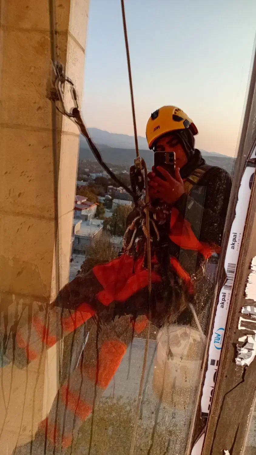 نماشوی کار در ارتفاع *راپل * پیچ رولپلاک|خدمات نظافت|تهران, یافت‌آباد|دیوار