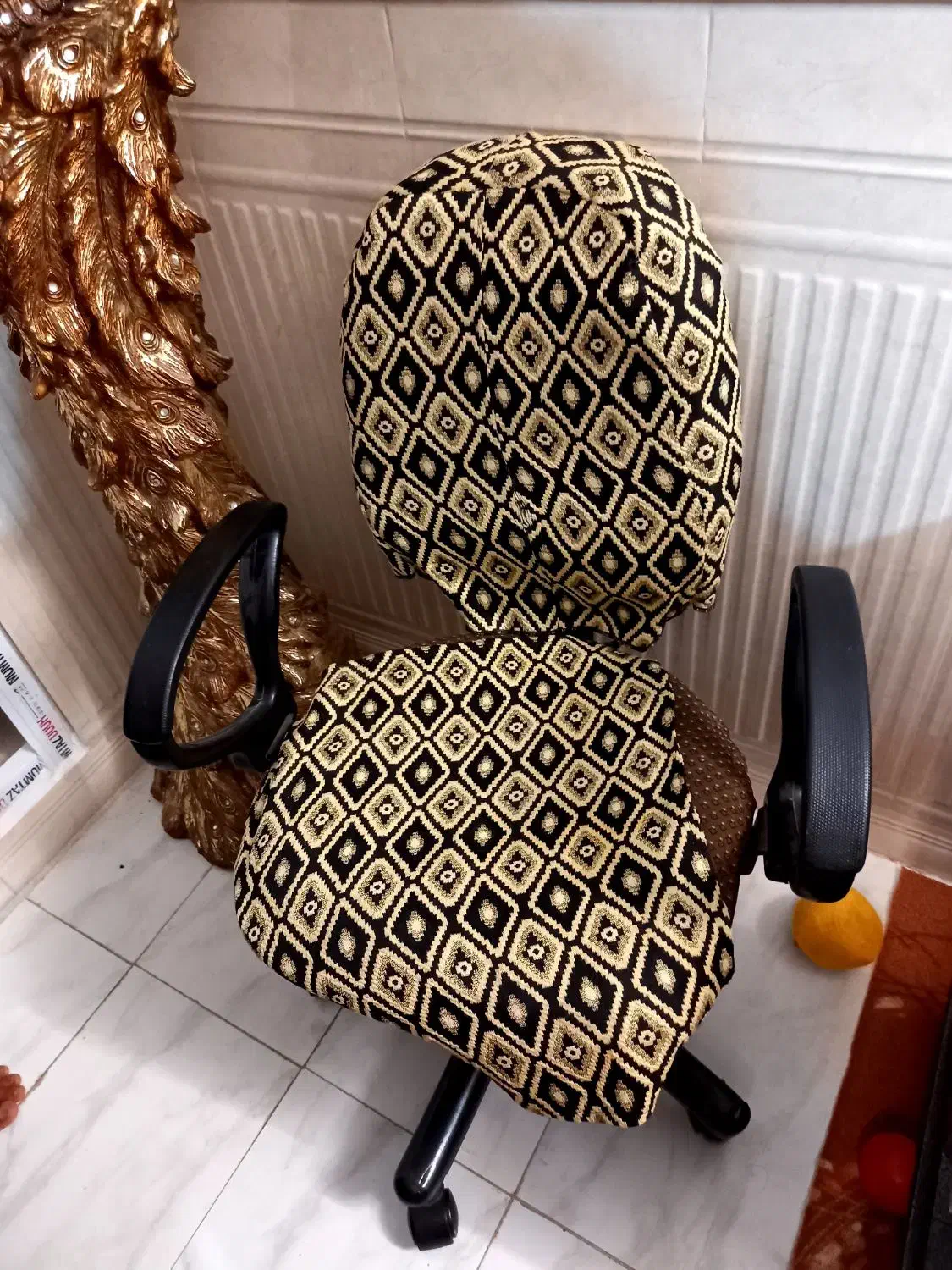 صندلی تکی و صندلی گردان|صندلی و نیمکت|قم, هفت تیر|دیوار